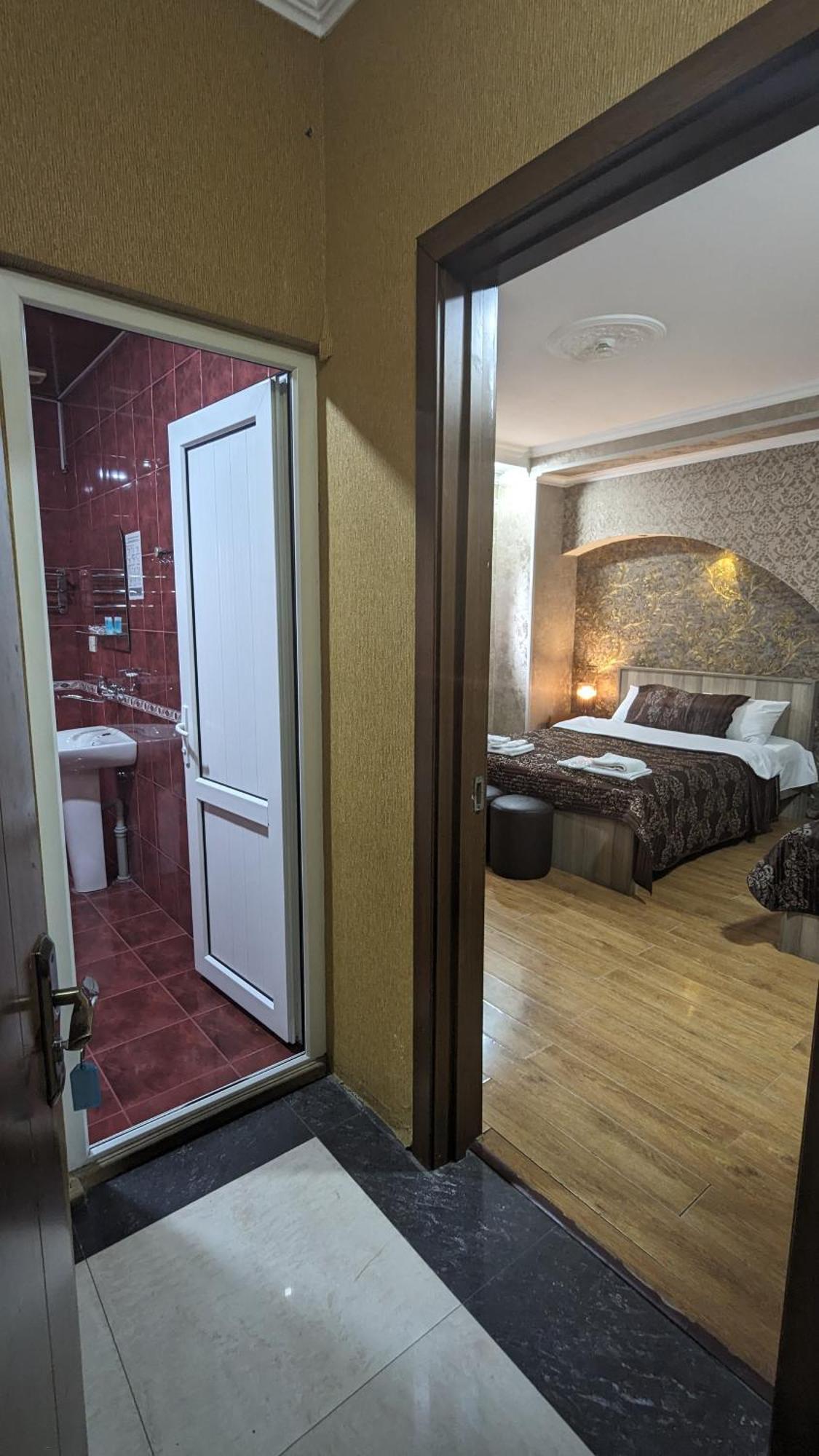 Dkd-Bridge Hotel Tbilisi Exterior foto