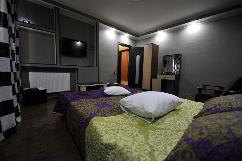 Dkd-Bridge Hotel Tbilisi Exterior foto